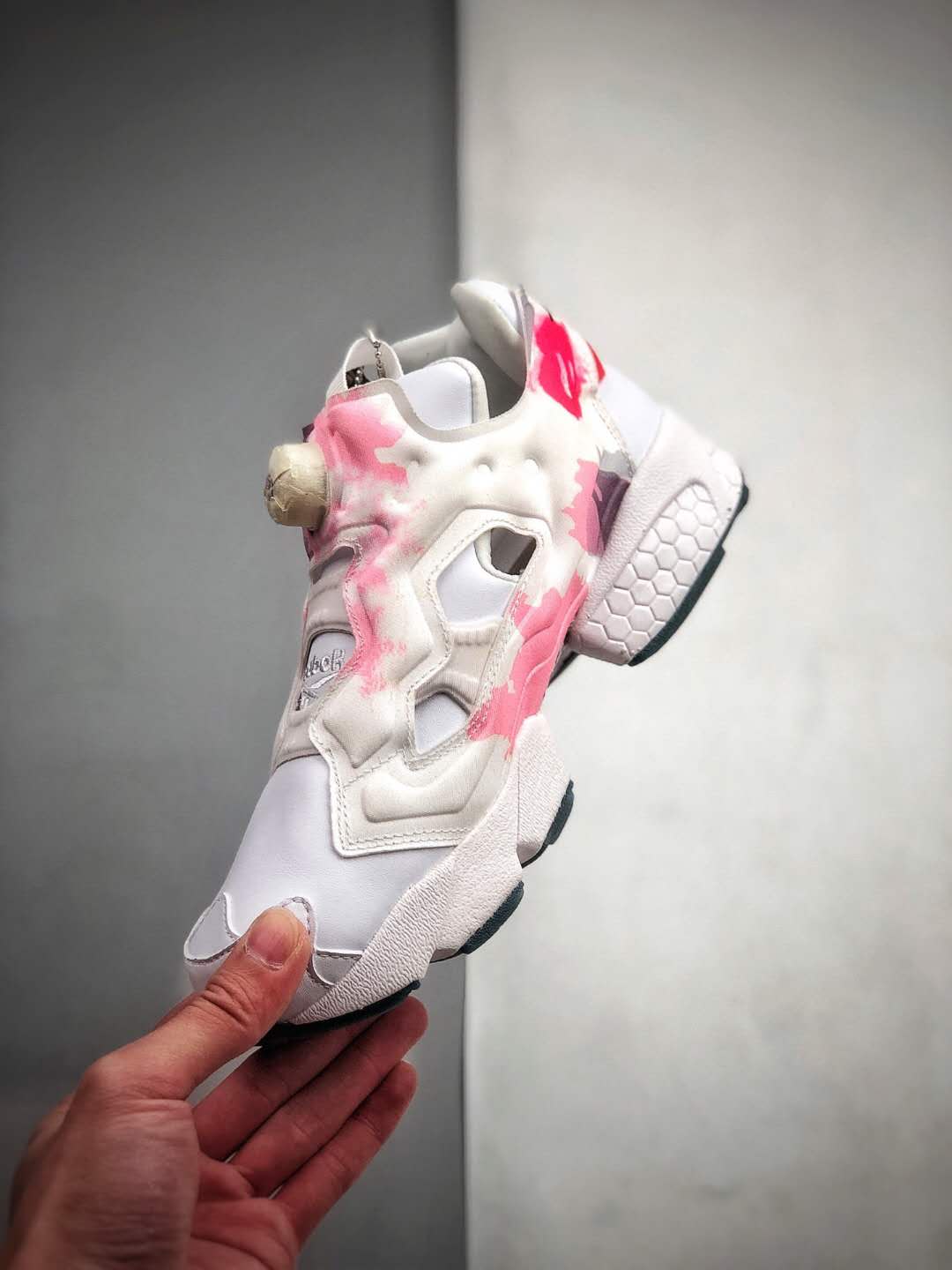 Reebok InstaPump Fury Celebrate XOXO V69142 - Trendy Sneaker for Fashionable Women