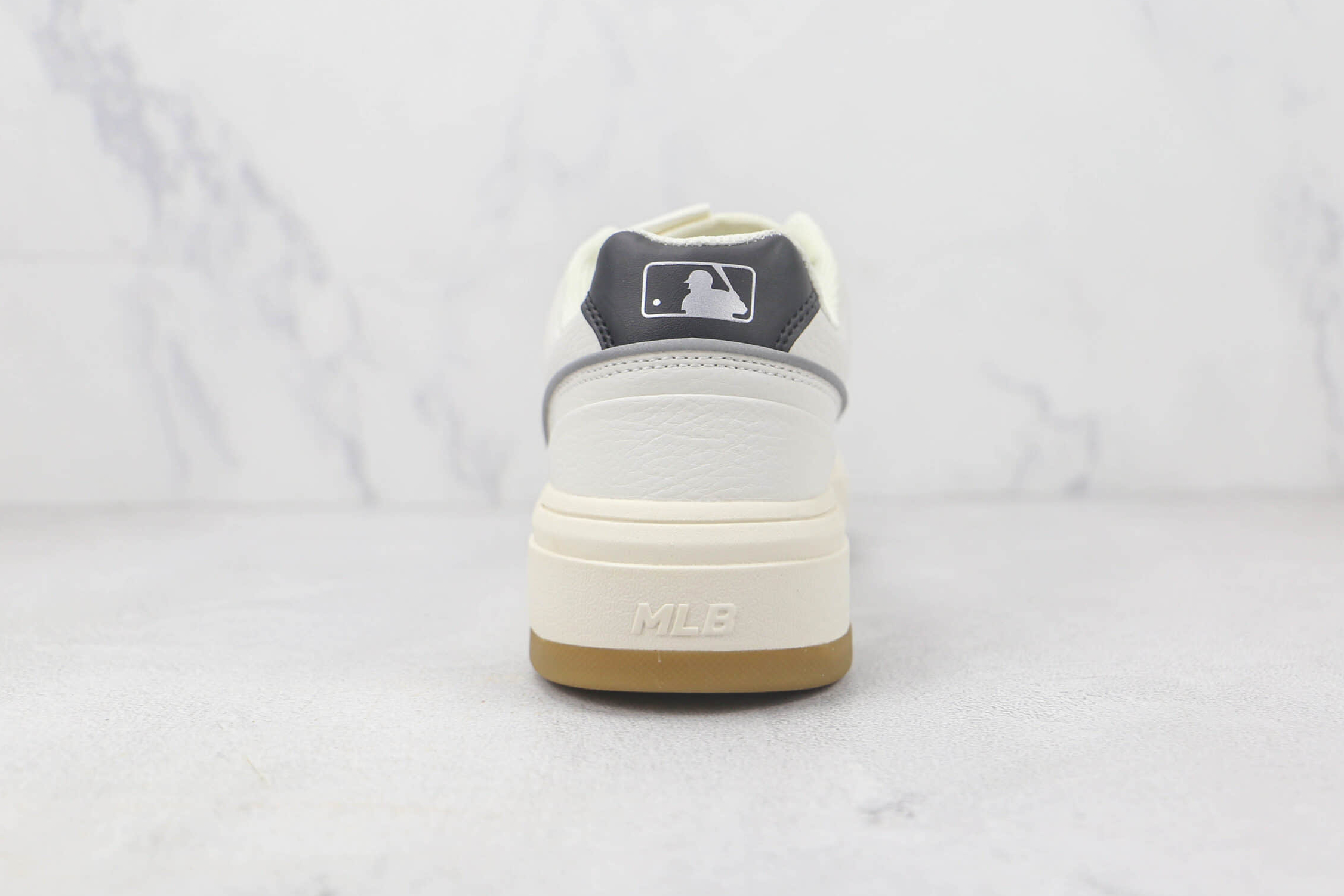 MLB Chunky Liner New York Yankees Vintage Cream Sneakers - Stylish Retro Footwear