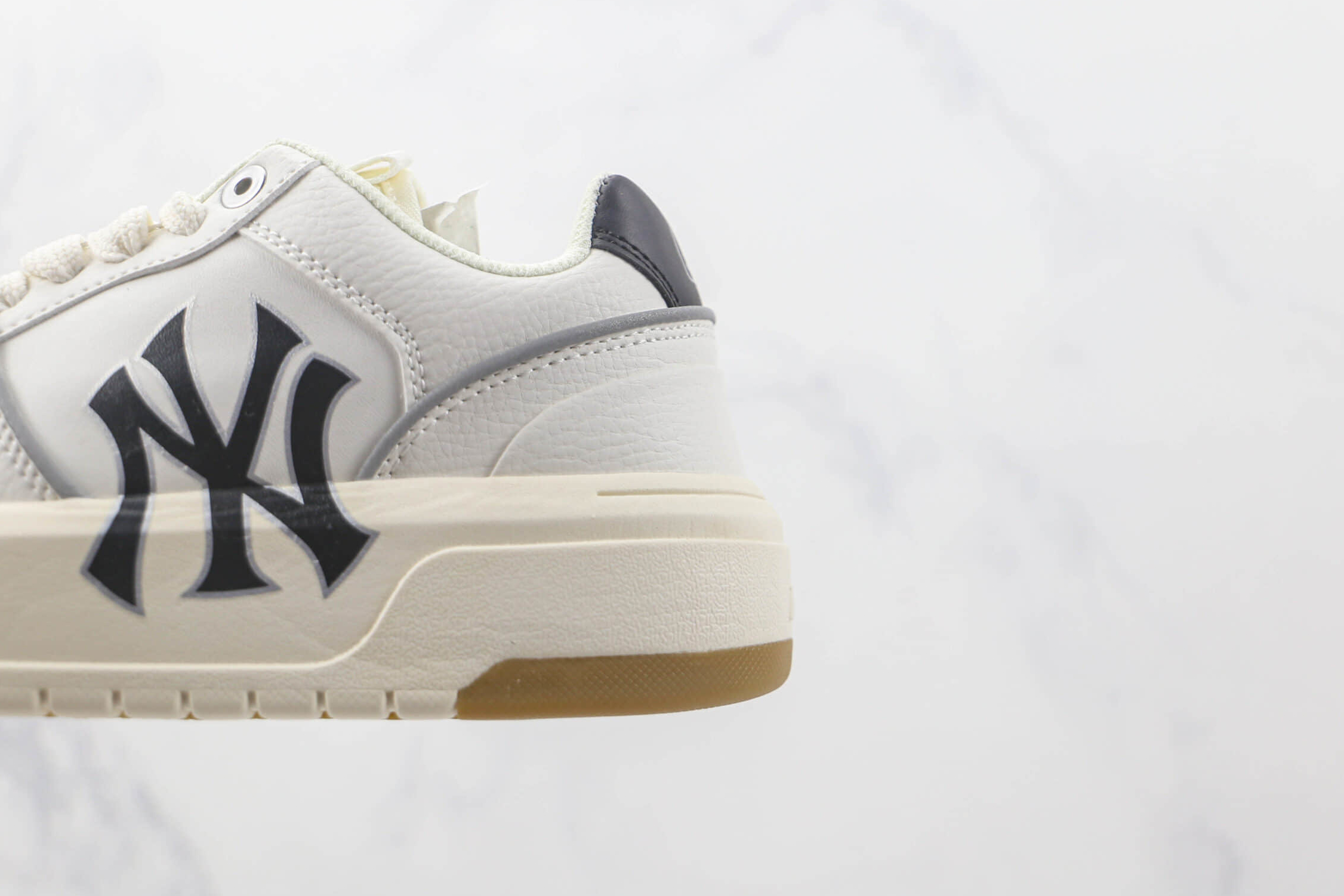 MLB Chunky Liner New York Yankees Vintage Cream Sneakers - Stylish Retro Footwear