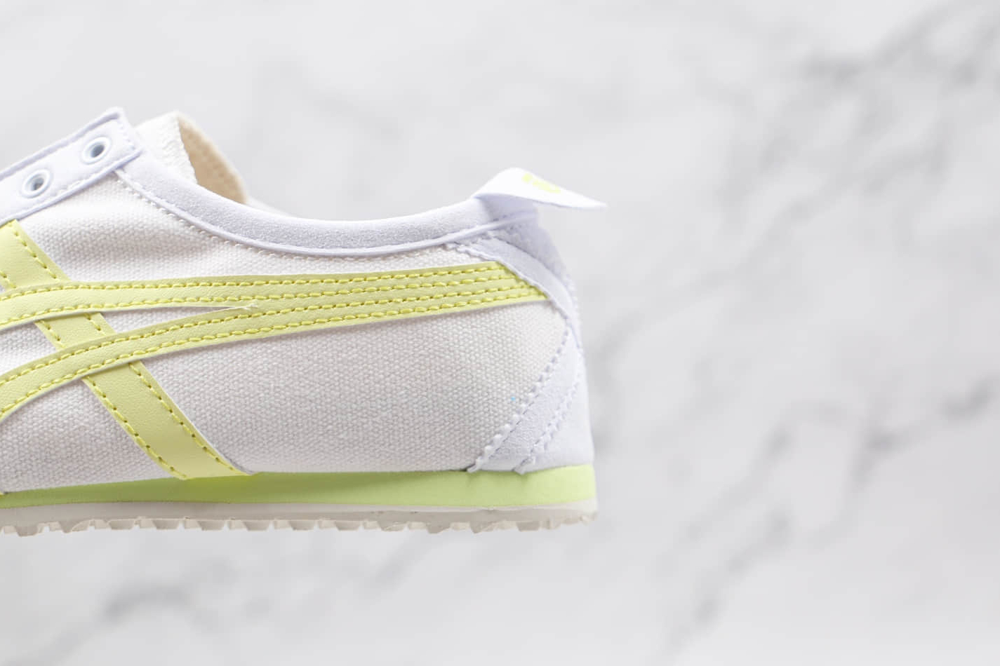 Onitsuka Tiger Mexico66 1183B772-100: Classic Sneaker with Timeless Design Onitsuka Tiger Mexico66 1183B772-100: Classic Sneaker with Timeless Design