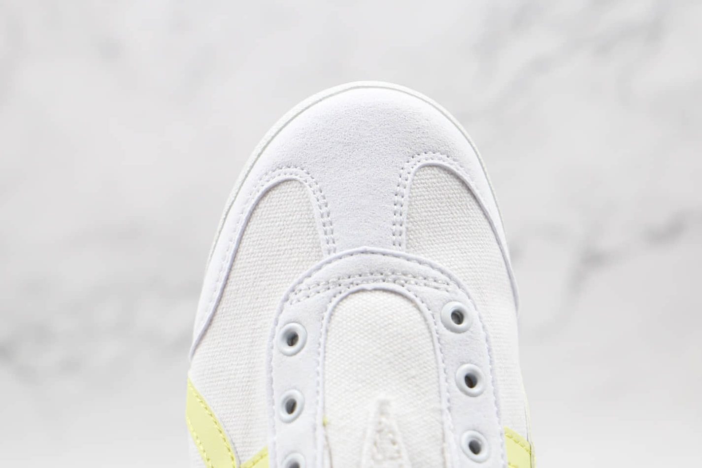 Onitsuka Tiger Mexico66 1183B772-100: Classic Sneaker with Timeless Design Onitsuka Tiger Mexico66 1183B772-100: Classic Sneaker with Timeless Design